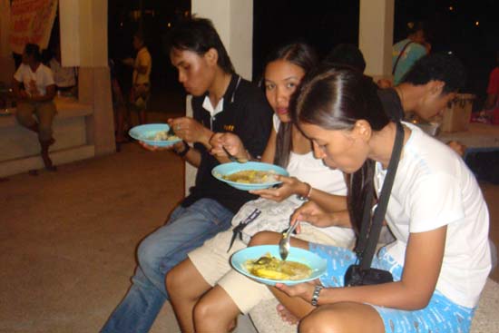 กิจกรรมกีฬาชายหาดสัมพันธ์ คณะศึกษาศาสตร์ ณ เกาะอาดัง ภาพที่ 79
