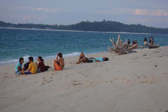 กิจกรรมกีฬาชายหาดสัมพันธ์ คณะศึกษาศาสตร์ ณ เกาะอาดัง ภาพที่ 87