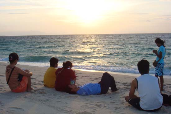 กิจกรรมกีฬาชายหาดสัมพันธ์ คณะศึกษาศาสตร์ ณ เกาะอาดัง ภาพที่ 91
