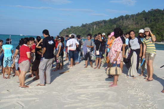 กิจกรรมกีฬาชายหาดสัมพันธ์ คณะศึกษาศาสตร์ ณ เกาะอาดัง ภาพที่ 98