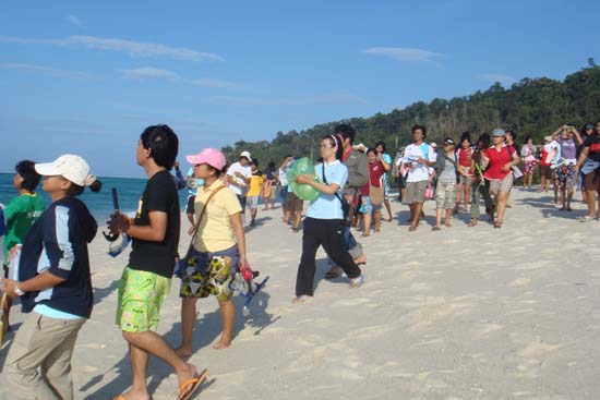 กิจกรรมกีฬาชายหาดสัมพันธ์ คณะศึกษาศาสตร์ ณ เกาะอาดัง ภาพที่ 99