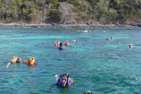 กิจกรรมกีฬาชายหาดสัมพันธ์ คณะศึกษาศาสตร์ ณ เกาะอาดัง ภาพที่ 101