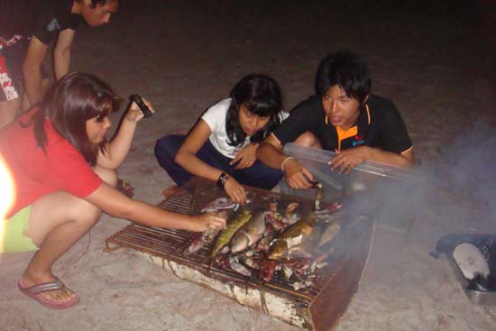กิจกรรมกีฬาชายหาดสัมพันธ์ คณะศึกษาศาสตร์ ณ เกาะอาดัง ภาพที่ 112