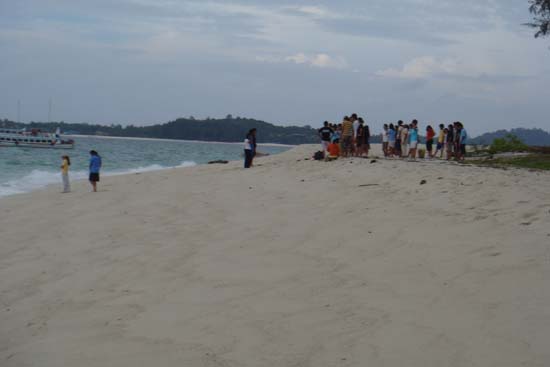 กิจกรรมกีฬาชายหาดสัมพันธ์ คณะศึกษาศาสตร์ ณ เกาะอาดัง ภาพที่ 121