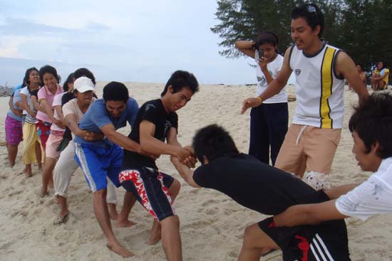 กิจกรรมกีฬาชายหาดสัมพันธ์ คณะศึกษาศาสตร์ ณ เกาะอาดัง ภาพที่ 127
