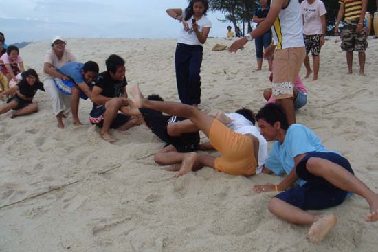 กิจกรรมกีฬาชายหาดสัมพันธ์ คณะศึกษาศาสตร์ ณ เกาะอาดัง ภาพที่ 128