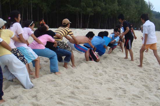กิจกรรมกีฬาชายหาดสัมพันธ์ คณะศึกษาศาสตร์ ณ เกาะอาดัง ภาพที่ 131