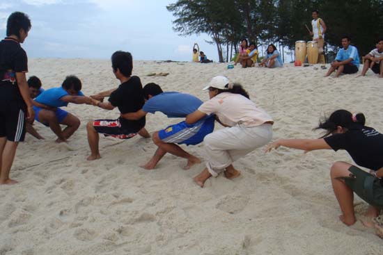 กิจกรรมกีฬาชายหาดสัมพันธ์ คณะศึกษาศาสตร์ ณ เกาะอาดัง ภาพที่ 134