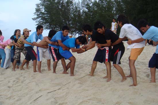 กิจกรรมกีฬาชายหาดสัมพันธ์ คณะศึกษาศาสตร์ ณ เกาะอาดัง ภาพที่ 136