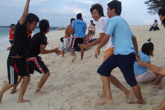 กิจกรรมกีฬาชายหาดสัมพันธ์ คณะศึกษาศาสตร์ ณ เกาะอาดัง ภาพที่ 139