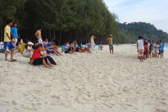 กิจกรรมกีฬาชายหาดสัมพันธ์ คณะศึกษาศาสตร์ ณ เกาะอาดัง ภาพที่ 140