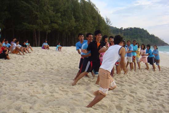 กิจกรรมกีฬาชายหาดสัมพันธ์ คณะศึกษาศาสตร์ ณ เกาะอาดัง ภาพที่ 142