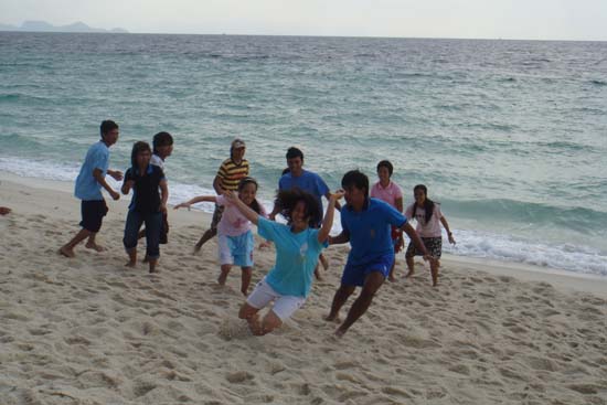 กิจกรรมกีฬาชายหาดสัมพันธ์ คณะศึกษาศาสตร์ ณ เกาะอาดัง ภาพที่ 150