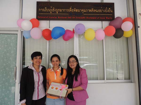 เปิดหน่วยวิจัยการเรียนรู้เชิงบูรณาการเพื่อพัฒนาคุณภาพสังคมอย่างยั่งยืน Integrated Learning Research Unit for Sustainable Development of Social Quality (IN-RUSS) 27 ธ.ค. 2555 ภาพที่ 2