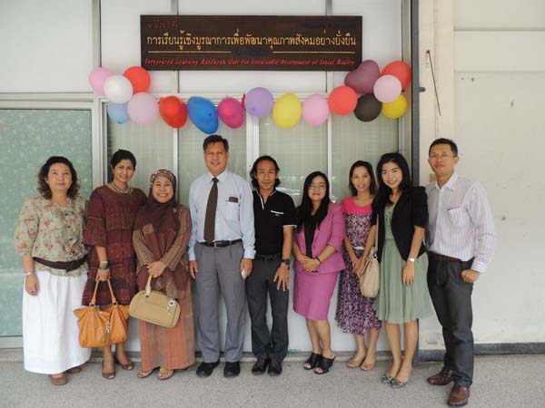 เปิดหน่วยวิจัยการเรียนรู้เชิงบูรณาการเพื่อพัฒนาคุณภาพสังคมอย่างยั่งยืน Integrated Learning Research Unit for Sustainable Development of Social Quality (IN-RUSS) 27 ธ.ค. 2555 ภาพที่ 14