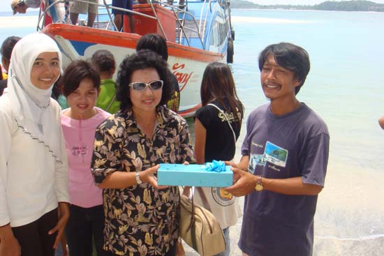 กิจกรรมกีฬาชายหาดสัมพันธ์ คณะศึกษาศาสตร์ ณ เกาะอาดัง ภาพที่ 170