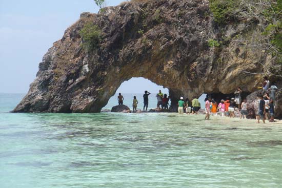 กิจกรรมกีฬาชายหาดสัมพันธ์ คณะศึกษาศาสตร์ ณ เกาะอาดัง ภาพที่ 172