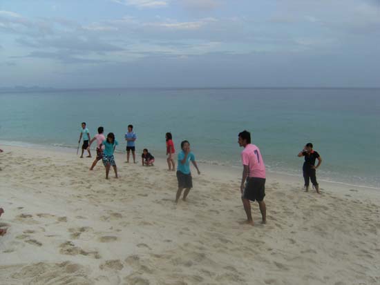 กิจกรรมกีฬาชายหาดสัมพันธ์ คณะศึกษาศาสตร์ ณ เกาะอาดัง ภาพที่ 189