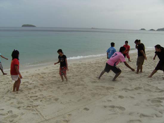 กิจกรรมกีฬาชายหาดสัมพันธ์ คณะศึกษาศาสตร์ ณ เกาะอาดัง ภาพที่ 191