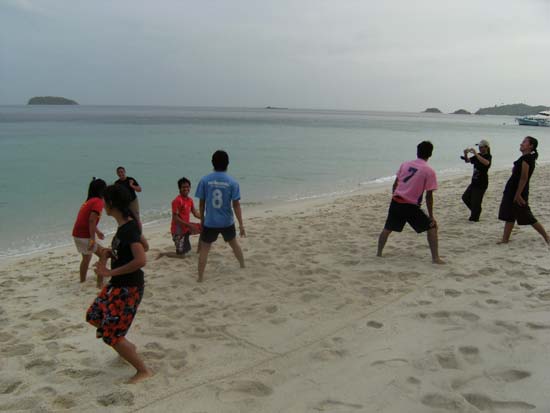 กิจกรรมกีฬาชายหาดสัมพันธ์ คณะศึกษาศาสตร์ ณ เกาะอาดัง ภาพที่ 192