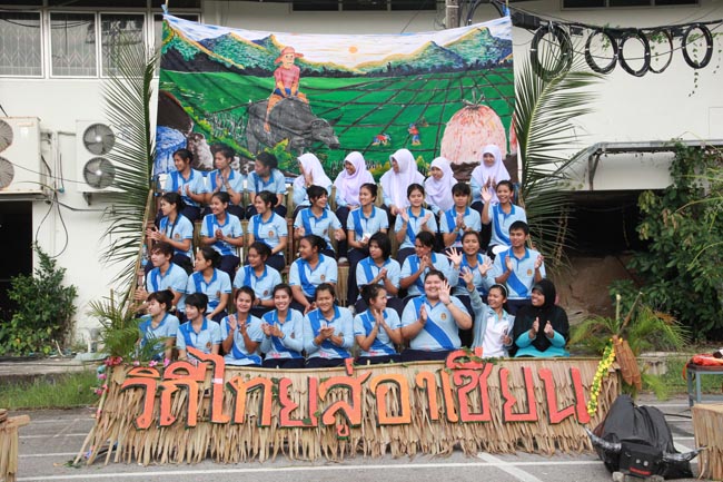 การแข่งขันกีฬาเชื่อมความสัมพันธ์ นิสิต นักศึกษาวิชาชีพครู โครงการกีฬา ศึกษาฯ - ครุศาสตร์ ' กล้วยไม้เกมส์ ' ครั้งที่ 2 วันที่ 18 - 20 มกราคม 2556 ณ มหาวิทยาลัยทักษิณ วิทยาเขตสงขลา ภาพที่ 130