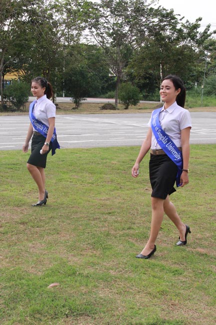 การแข่งขันกีฬาเชื่อมความสัมพันธ์ นิสิต นักศึกษาวิชาชีพครู โครงการกีฬา ศึกษาฯ - ครุศาสตร์ ' กล้วยไม้เกมส์ ' ครั้งที่ 2 วันที่ 18 - 20 มกราคม 2556 ณ มหาวิทยาลัยทักษิณ วิทยาเขตสงขลา ภาพที่ 140