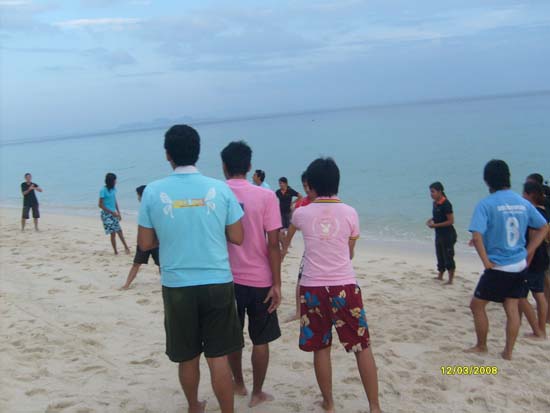 กิจกรรมกีฬาชายหาดสัมพันธ์ คณะศึกษาศาสตร์ ณ เกาะอาดัง ภาพที่ 213