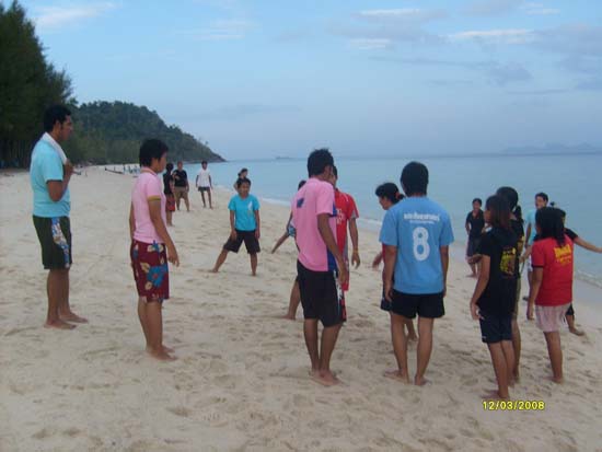 กิจกรรมกีฬาชายหาดสัมพันธ์ คณะศึกษาศาสตร์ ณ เกาะอาดัง ภาพที่ 214