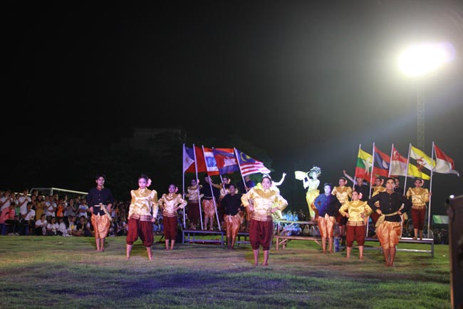 การแข่งขันกีฬาเชื่อมความสัมพันธ์ นิสิต นักศึกษาวิชาชีพครู โครงการกีฬา ศึกษาฯ - ครุศาสตร์ ' กล้วยไม้เกมส์ ' ครั้งที่ 2 วันที่ 18 - 20 มกราคม 2556 ณ มหาวิทยาลัยทักษิณ วิทยาเขตสงขลา ภาพที่ 273