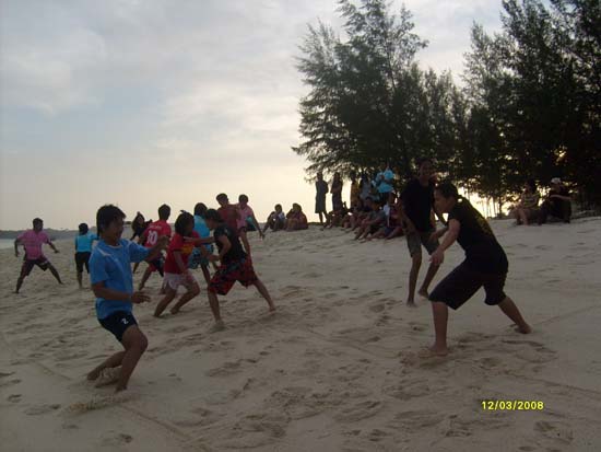 กิจกรรมกีฬาชายหาดสัมพันธ์ คณะศึกษาศาสตร์ ณ เกาะอาดัง ภาพที่ 217