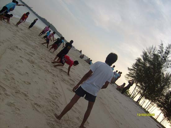กิจกรรมกีฬาชายหาดสัมพันธ์ คณะศึกษาศาสตร์ ณ เกาะอาดัง ภาพที่ 219