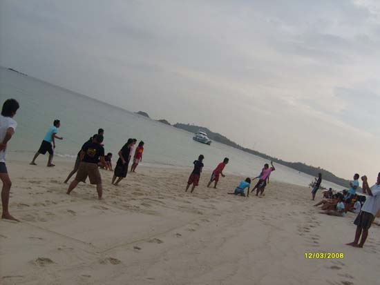 กิจกรรมกีฬาชายหาดสัมพันธ์ คณะศึกษาศาสตร์ ณ เกาะอาดัง ภาพที่ 220
