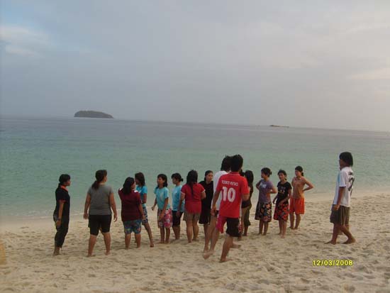 กิจกรรมกีฬาชายหาดสัมพันธ์ คณะศึกษาศาสตร์ ณ เกาะอาดัง ภาพที่ 221