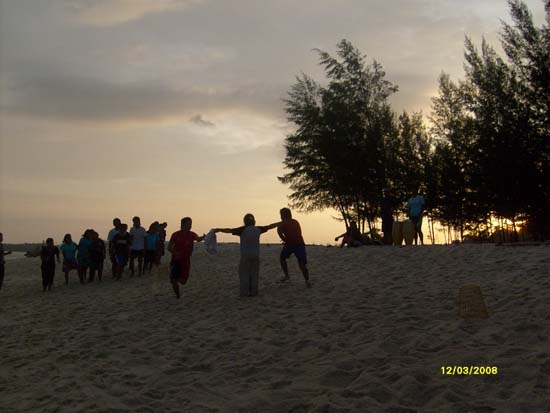 กิจกรรมกีฬาชายหาดสัมพันธ์ คณะศึกษาศาสตร์ ณ เกาะอาดัง ภาพที่ 223