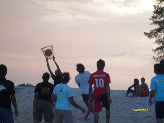 กิจกรรมกีฬาชายหาดสัมพันธ์ คณะศึกษาศาสตร์ ณ เกาะอาดัง ภาพที่ 225