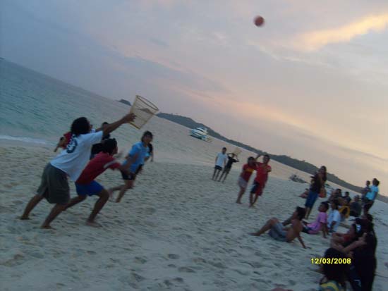 กิจกรรมกีฬาชายหาดสัมพันธ์ คณะศึกษาศาสตร์ ณ เกาะอาดัง ภาพที่ 228