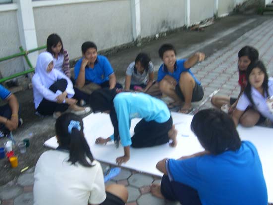 กิจกรรมเตรียมซุ้มแสดงความยินดีกับบัณฑิต คณะศึกษาศาสตร์ ภาพที่ 2