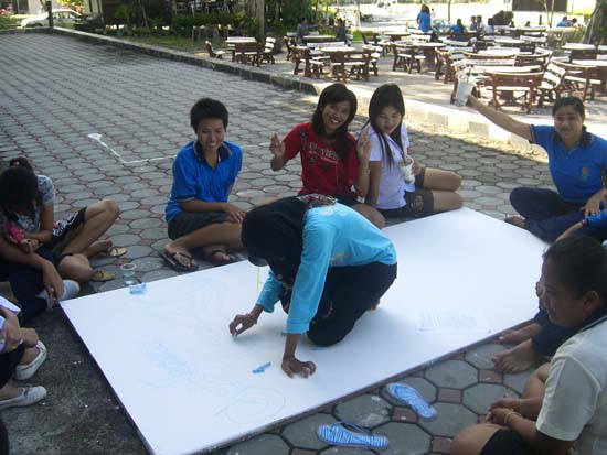 กิจกรรมเตรียมซุ้มแสดงความยินดีกับบัณฑิต คณะศึกษาศาสตร์ ภาพที่ 3