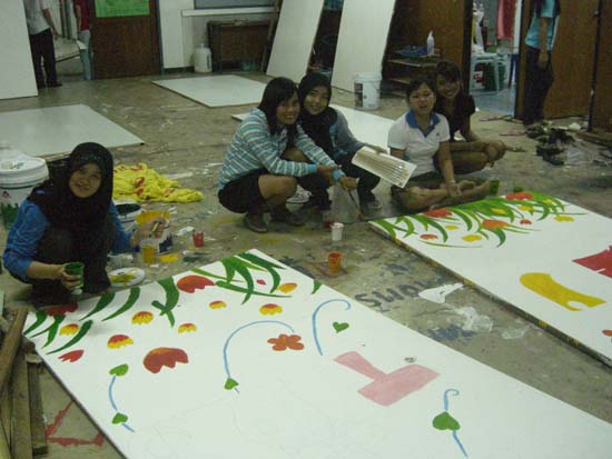 กิจกรรมเตรียมซุ้มแสดงความยินดีกับบัณฑิต คณะศึกษาศาสตร์ ภาพที่ 13