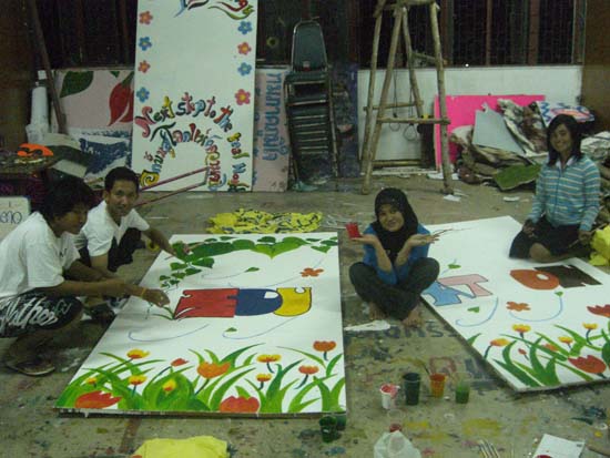 กิจกรรมเตรียมซุ้มแสดงความยินดีกับบัณฑิต คณะศึกษาศาสตร์ ภาพที่ 19