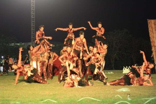 การแข่งขันกีฬาเชื่อมความสัมพันธ์ นิสิต นักศึกษาวิชาชีพครู โครงการกีฬา ศึกษาฯ - ครุศาสตร์ ' กล้วยไม้เกมส์ ' ครั้งที่ 2 วันที่ 18 - 20 มกราคม 2556 ณ มหาวิทยาลัยทักษิณ วิทยาเขตสงขลา ภาพที่ 714
