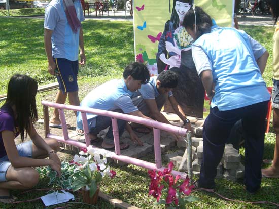 กิจกรรมเตรียมซุ้มแสดงความยินดีกับบัณฑิต คณะศึกษาศาสตร์ ภาพที่ 40