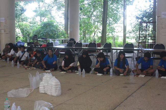 การแข่งขันกีฬาเชื่อมความสัมพันธ์ นิสิต นักศึกษาวิชาชีพครู โครงการกีฬา ศึกษาฯ - ครุศาสตร์ ' กล้วยไม้เกมส์ ' ครั้งที่ 2 วันที่ 18 - 20 มกราคม 2556 ณ มหาวิทยาลัยทักษิณ วิทยาเขตสงขลา ภาพที่ 953