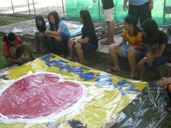 กิจกรรมเตรียมซุ้มแสดงความยินดีกับบัณฑิต คณะศึกษาศาสตร์ ภาพที่ 51