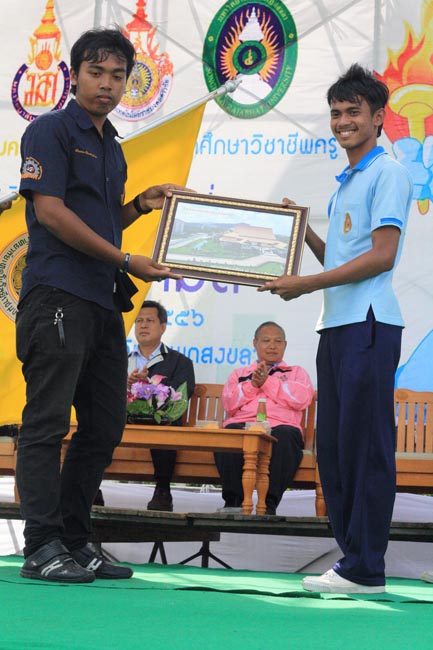 การแข่งขันกีฬาเชื่อมความสัมพันธ์ นิสิต นักศึกษาวิชาชีพครู โครงการกีฬา ศึกษาฯ - ครุศาสตร์ ' กล้วยไม้เกมส์ ' ครั้งที่ 2 วันที่ 18 - 20 มกราคม 2556 ณ มหาวิทยาลัยทักษิณ วิทยาเขตสงขลา ภาพที่ 1120