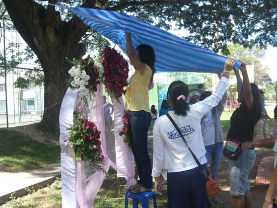 กิจกรรมเตรียมซุ้มแสดงความยินดีกับบัณฑิต คณะศึกษาศาสตร์ ภาพที่ 60