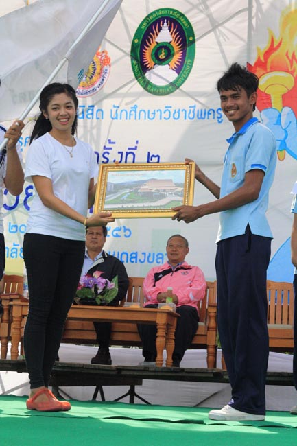 การแข่งขันกีฬาเชื่อมความสัมพันธ์ นิสิต นักศึกษาวิชาชีพครู โครงการกีฬา ศึกษาฯ - ครุศาสตร์ ' กล้วยไม้เกมส์ ' ครั้งที่ 2 วันที่ 18 - 20 มกราคม 2556 ณ มหาวิทยาลัยทักษิณ วิทยาเขตสงขลา ภาพที่ 1123