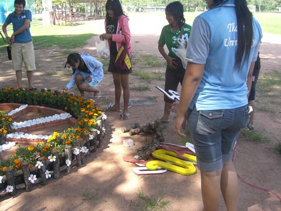 กิจกรรมเตรียมซุ้มแสดงความยินดีกับบัณฑิต คณะศึกษาศาสตร์ ภาพที่ 61