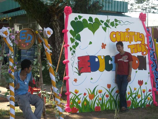กิจกรรมเตรียมซุ้มแสดงความยินดีกับบัณฑิต คณะศึกษาศาสตร์ ภาพที่ 77