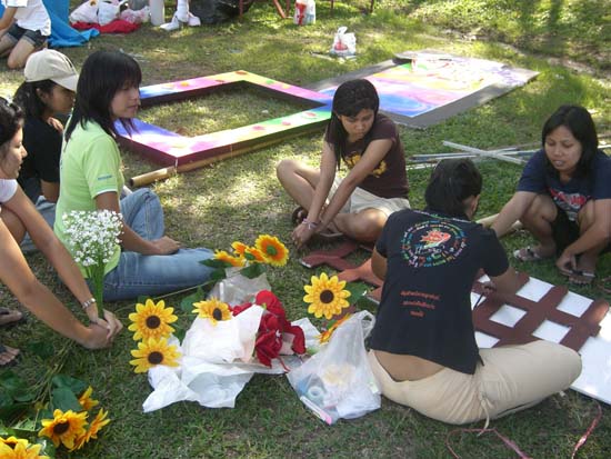 กิจกรรมเตรียมซุ้มแสดงความยินดีกับบัณฑิต คณะศึกษาศาสตร์ ภาพที่ 86